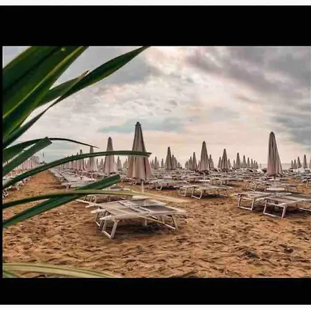 Luxury Centre. Pool. Beach And Shopping شقة ليدو دي يسولو